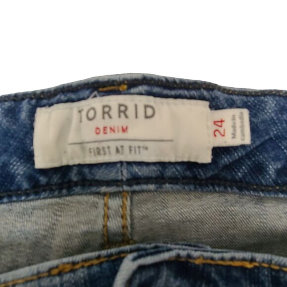 Torrid Womens Plus Size 24 Med Wash Distressed Denim Jean Shorts - Picture 5 of 13